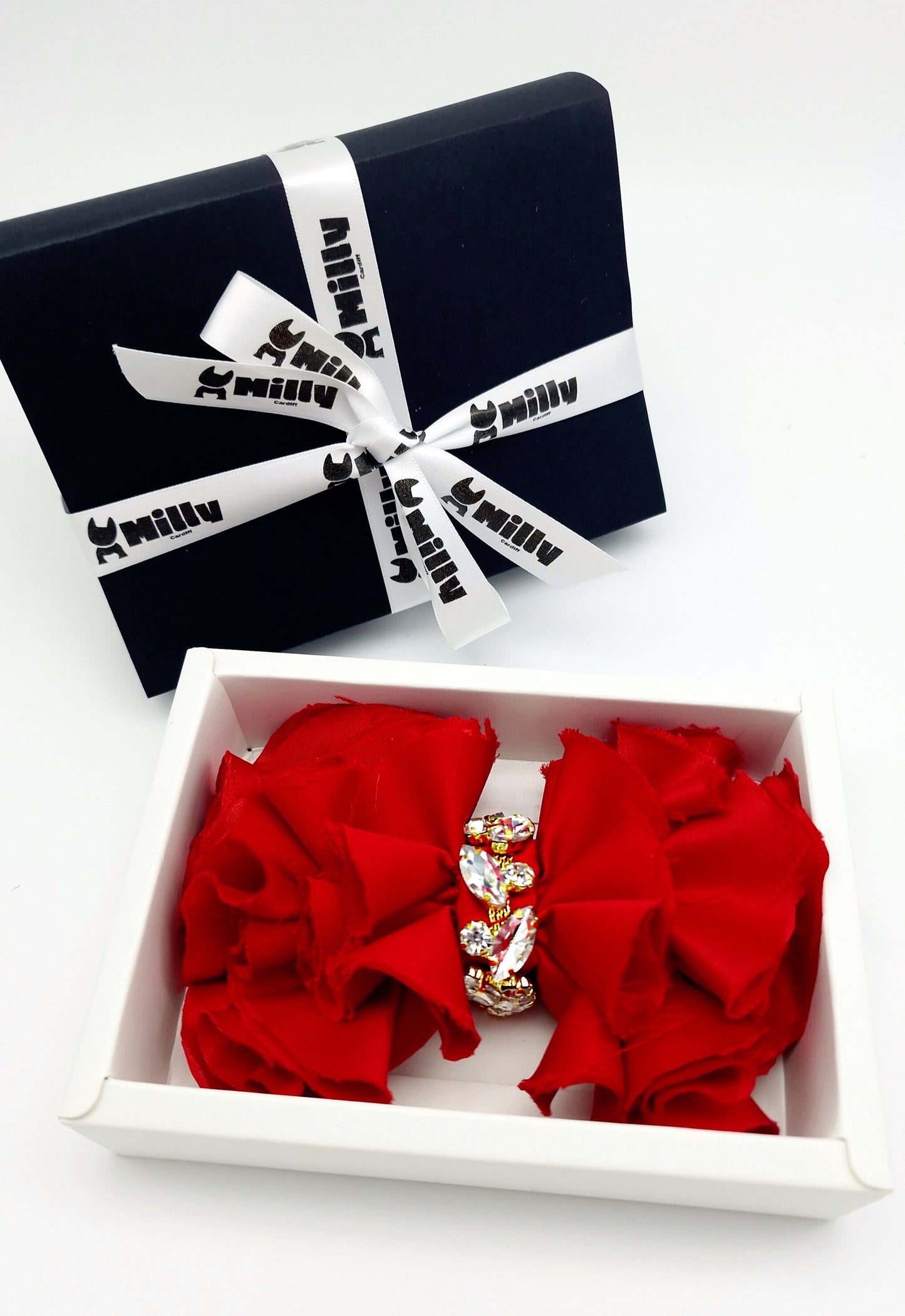 The Carmen bow with gift box